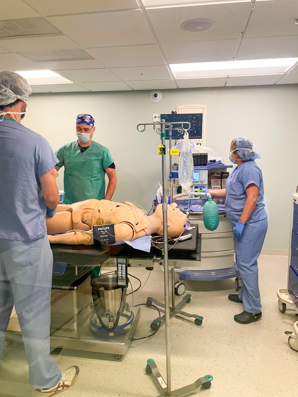 three nurse anesthesia students work in simulation lab 