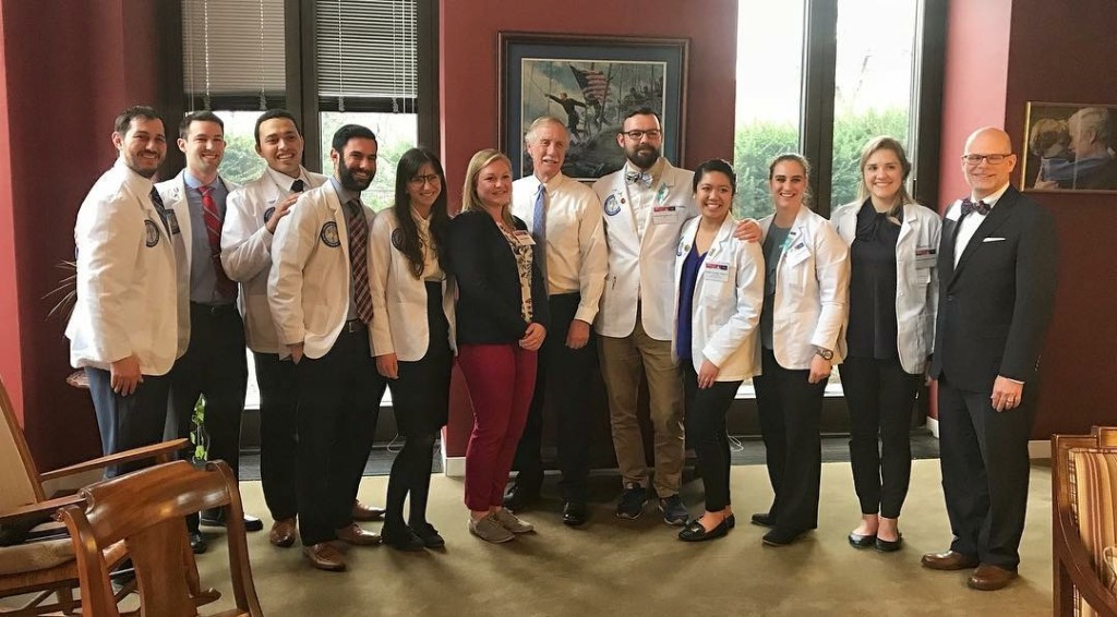 UNE medical students pose with Sen. Angus King