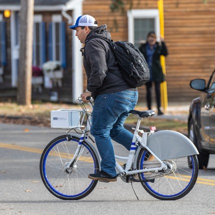A U N E student using the Nor’easter Bike Share program