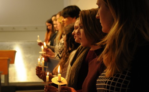 PSI CHI student inductees during the candle light ceremony
