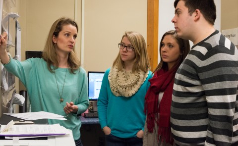Jennifer Stiegler-Balfour with her students in the psychology lab