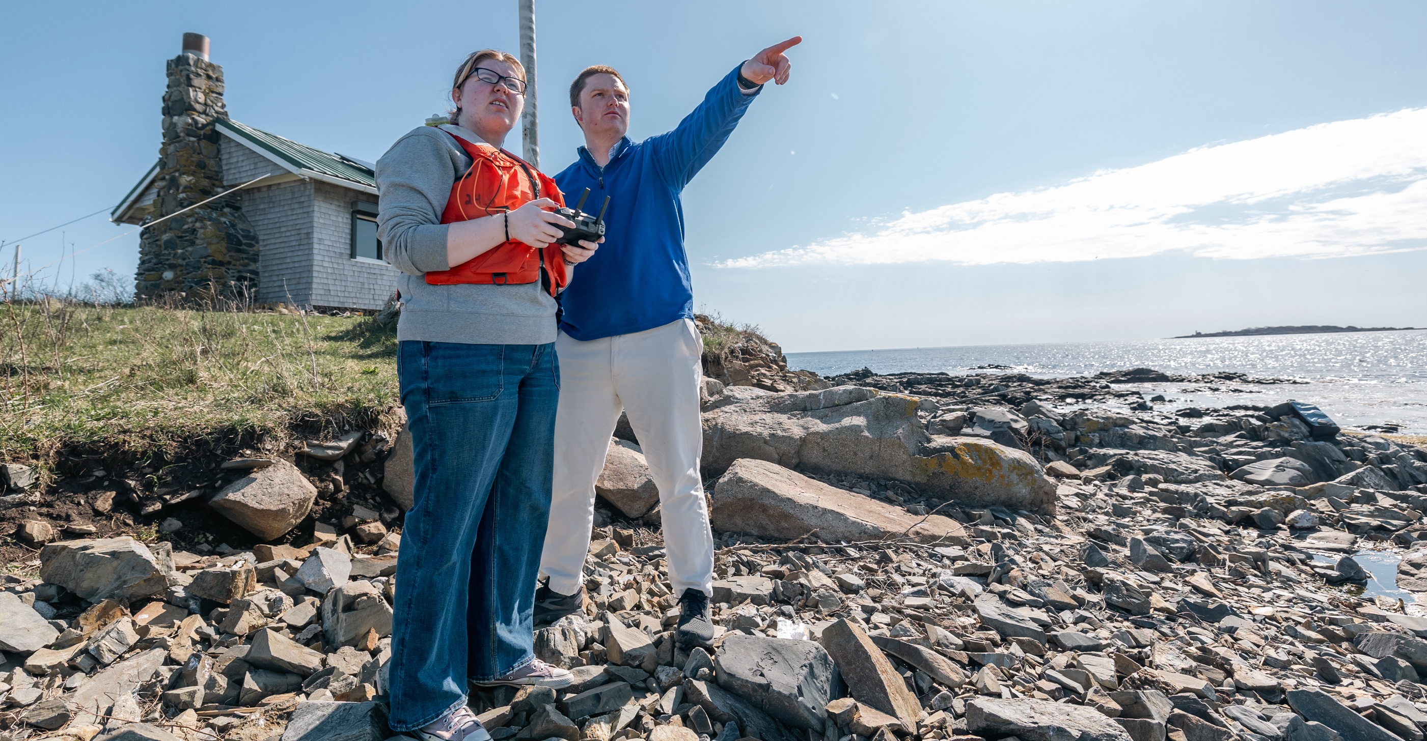 UNE installs seismograph on Ram Island