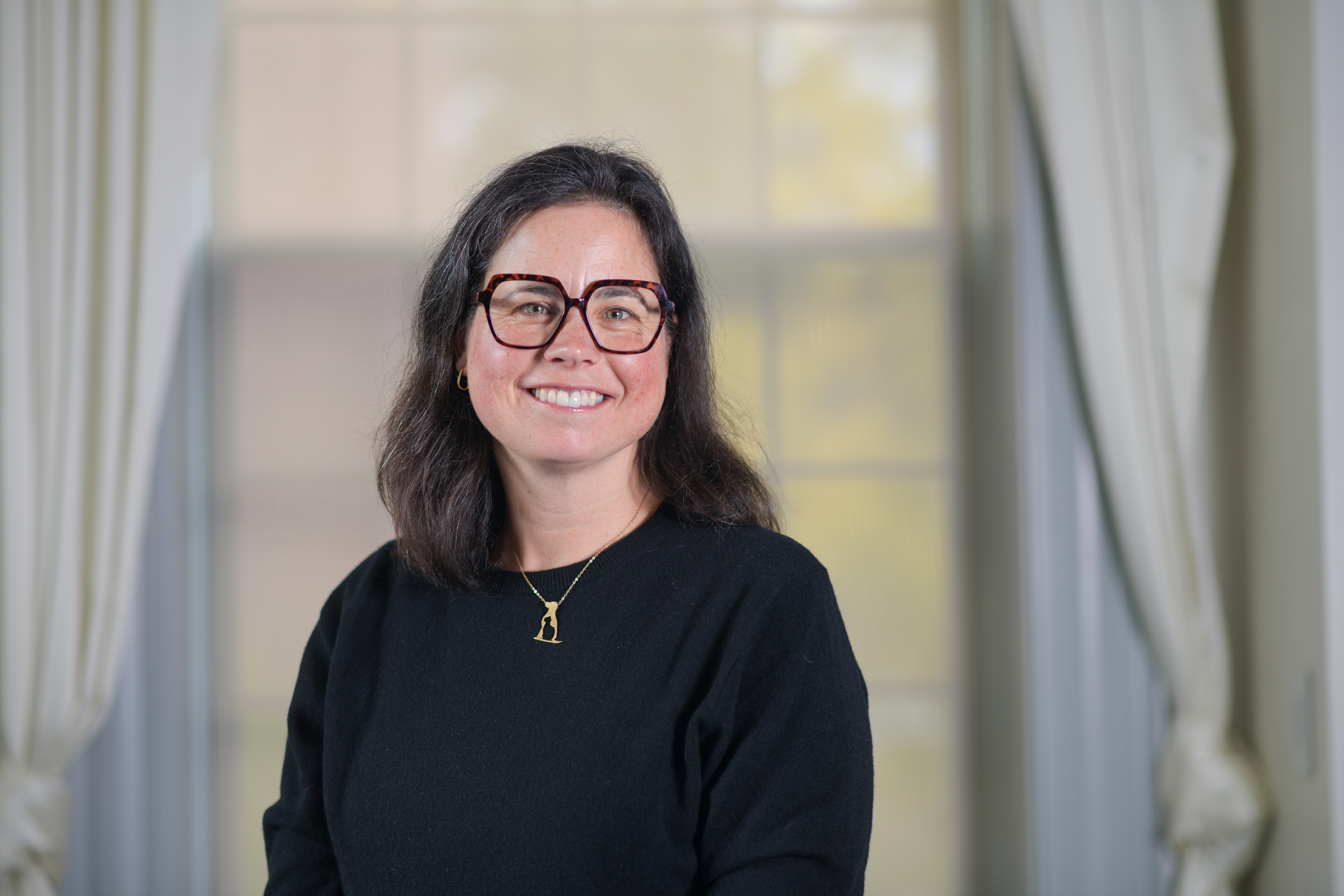  UNE professor co-authors first evidence-based guide for school therapy dog programs