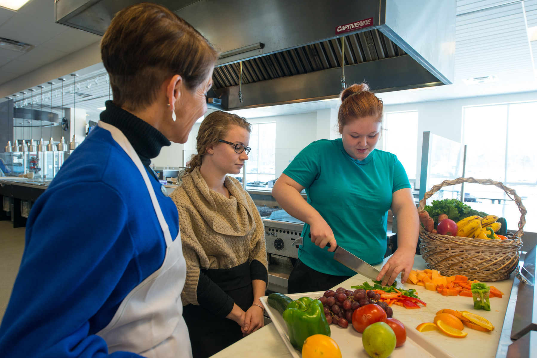 Healthy cooking class in Decary Dining Hall