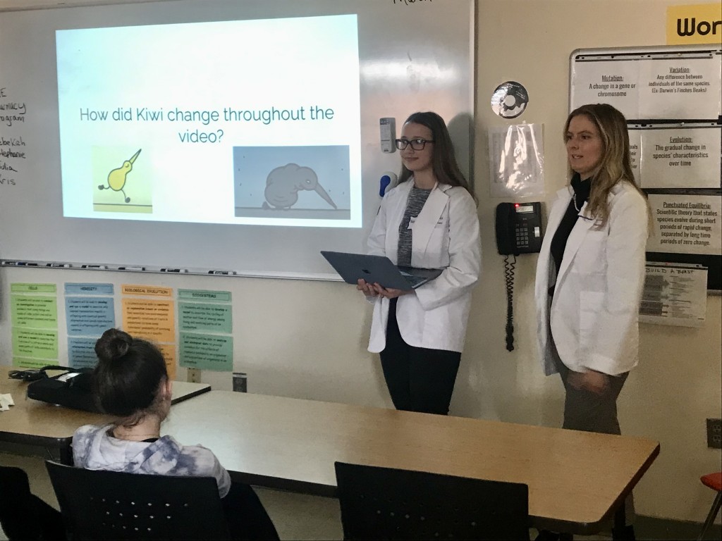 Pharmacy students make presentation