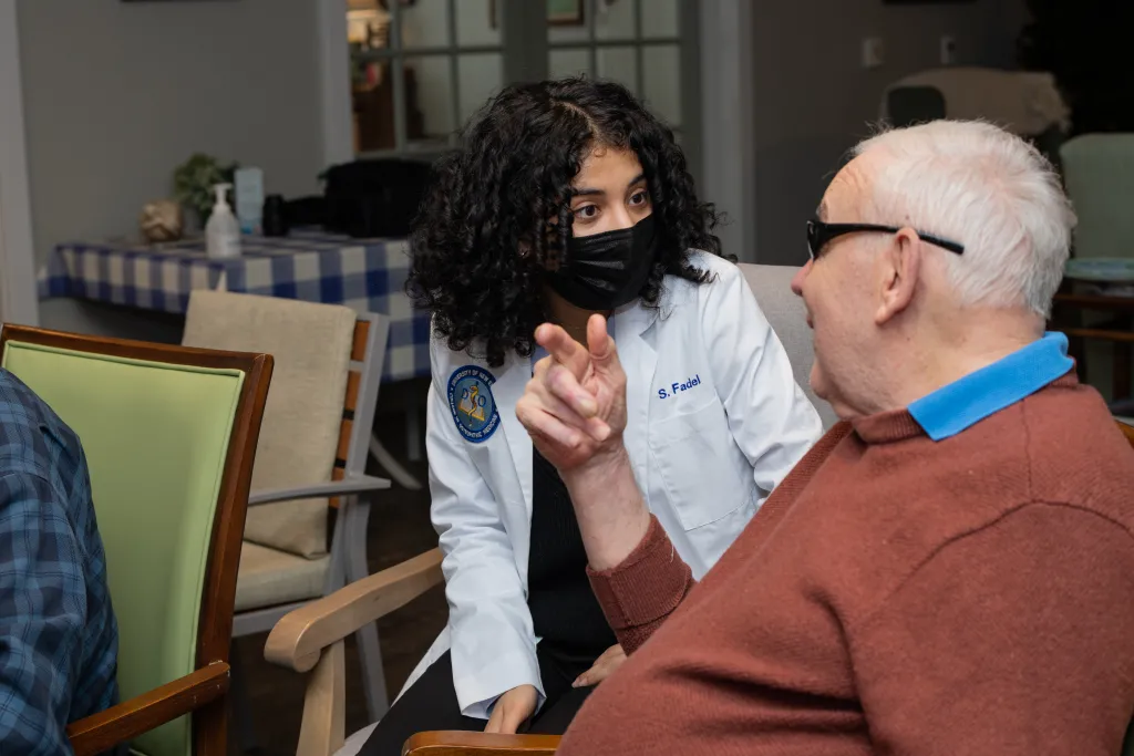 Samaa Fidel talks with a resident at The Cedars