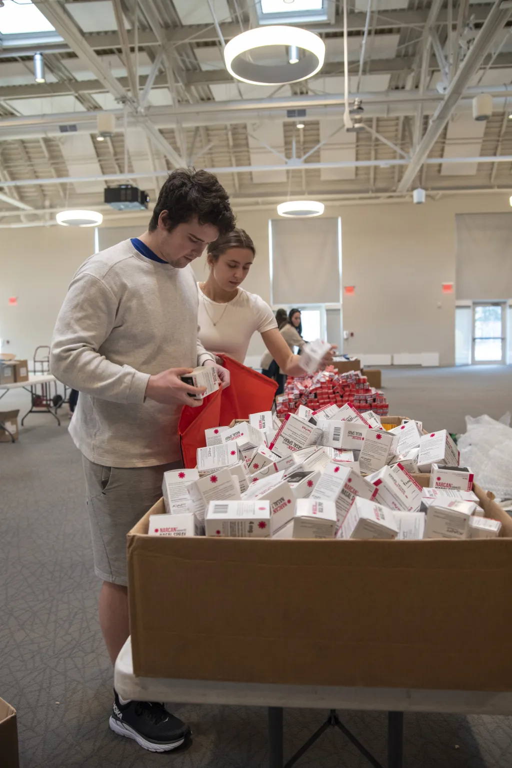 Students put Narcan and toothpaste into harm reduction bags