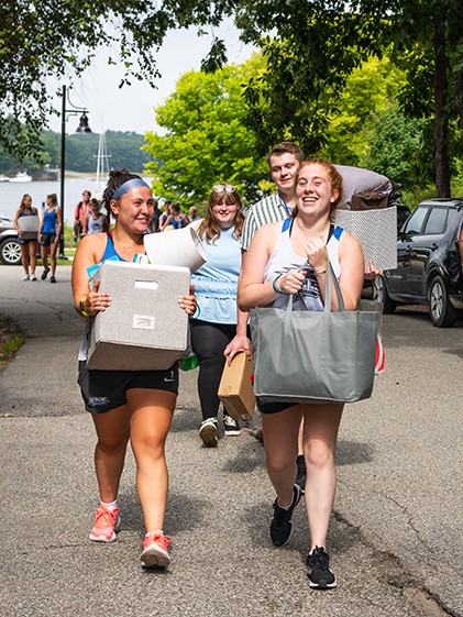 Students move into their dorms 