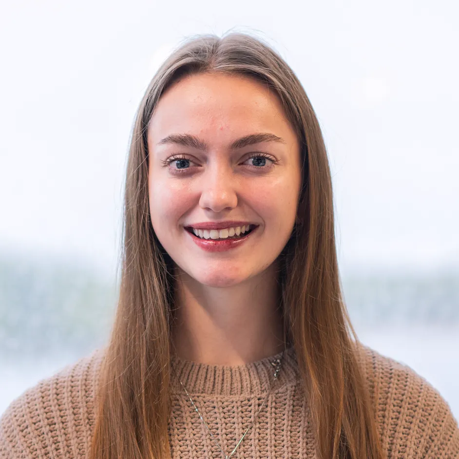 Headshot of Caitlyne Bobsein