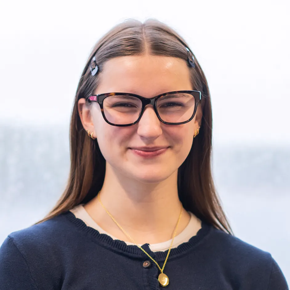 Headshot of Olivia Leighton