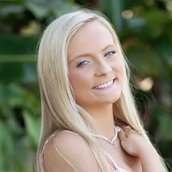 Headshot of U N E Shaw Fellow Kayleigh Duncan