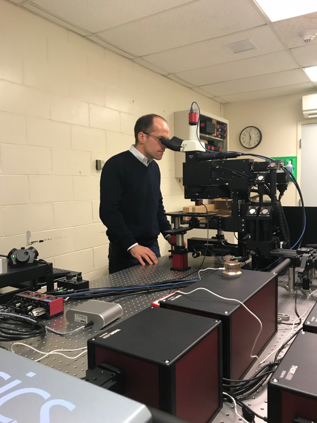 Christoph Straub brings experience using 2-photon microscopy to UNE