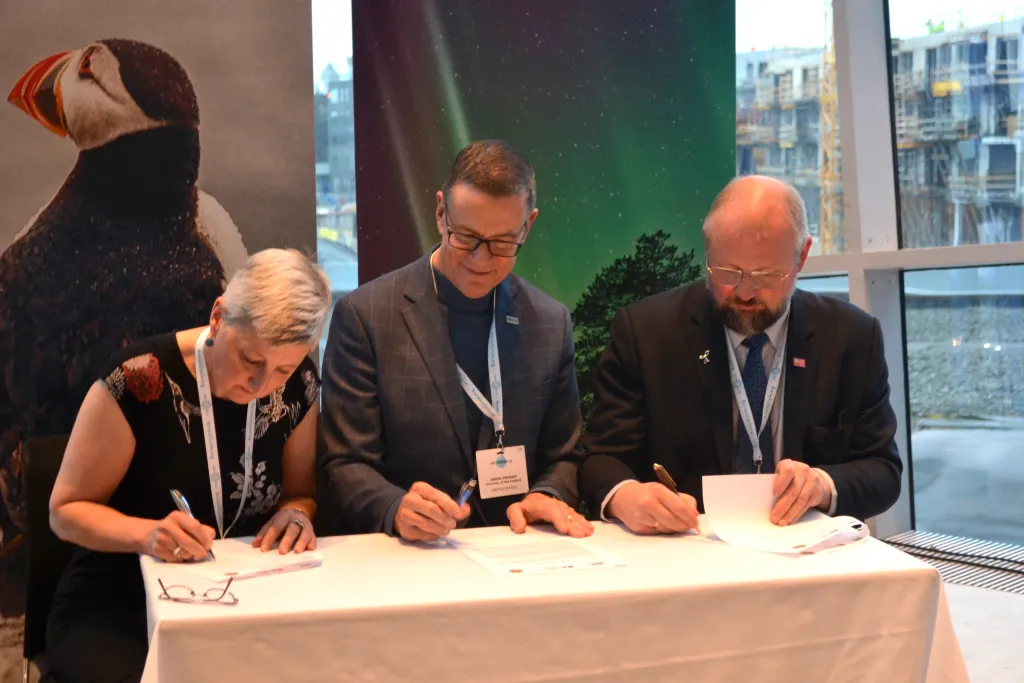 UNE deepens partnership with two Icelandic universities