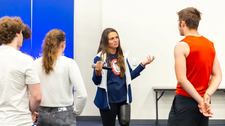 Para athlete Noelle Lambert shared her story with more than 300 UNE students.