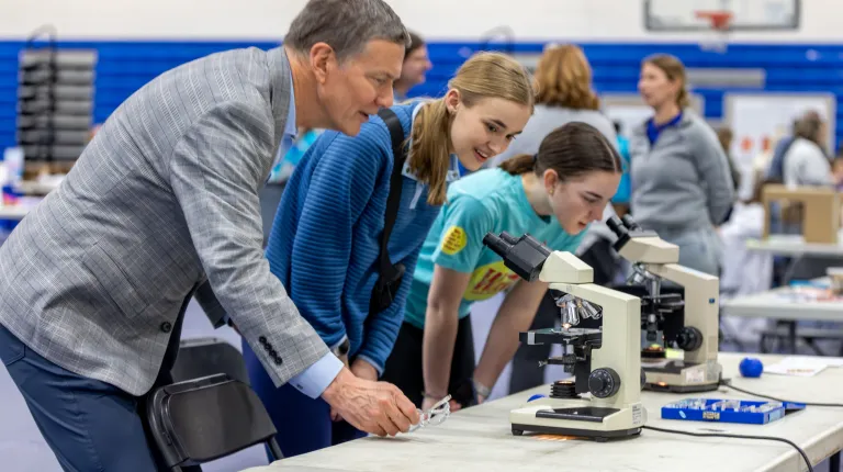 Eighth UNE Brain, Body, and Wellness Fair delights hundreds in games and lessons about the brain 