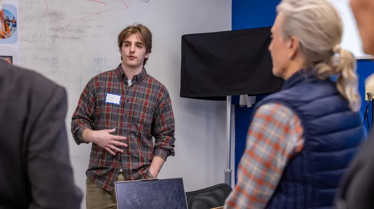 A UNE student presents to a crowd