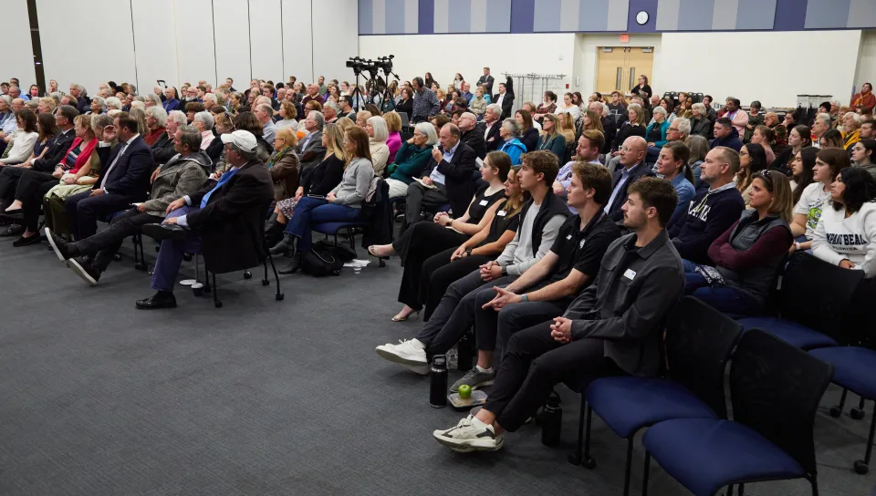 A large crowd gathers in the Harold Alfond Forum