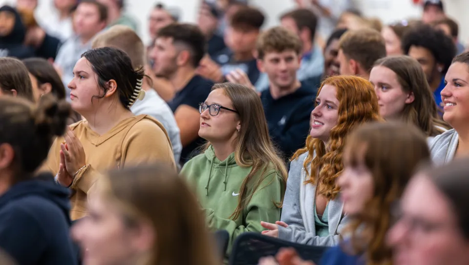 Para athlete Noelle Lambert shared her story with more than 300 UNE students. 