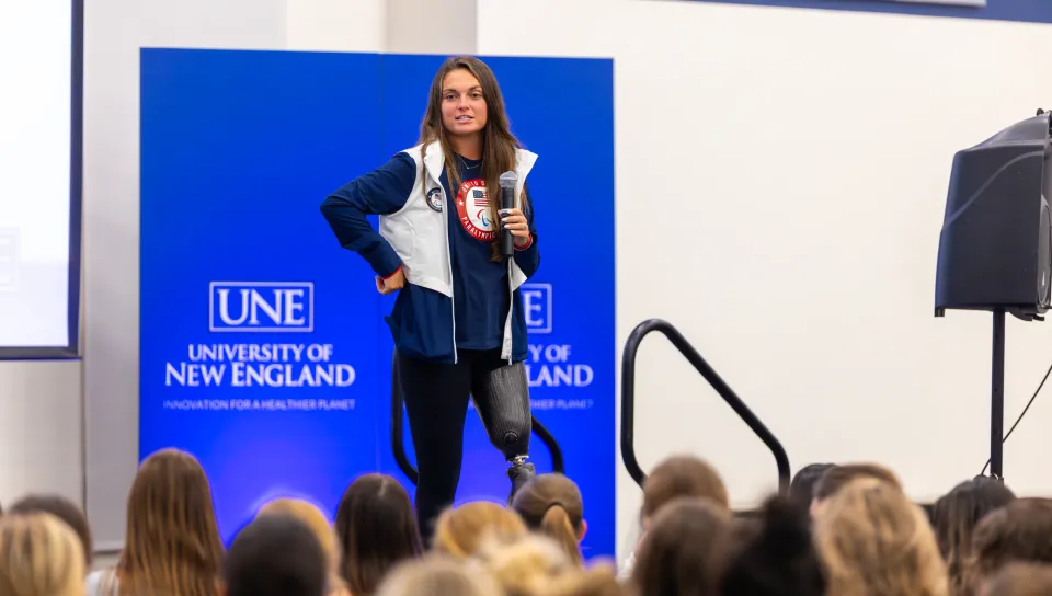 Para athlete Noelle Lambert shared her story with more than 300 UNE students.