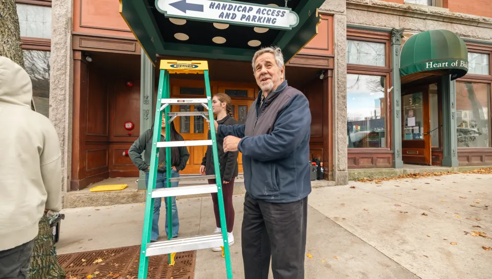 UNE students help to decorate Biddeford with lights.