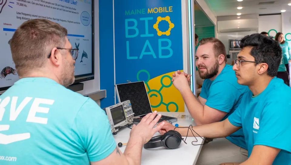 Eighth UNE Brain, Body, and Wellness Fair delights hundreds in games and lessons about the brain 