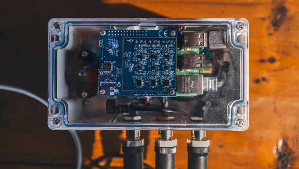 UNE team of students and faculty install seismometer on Ram Island