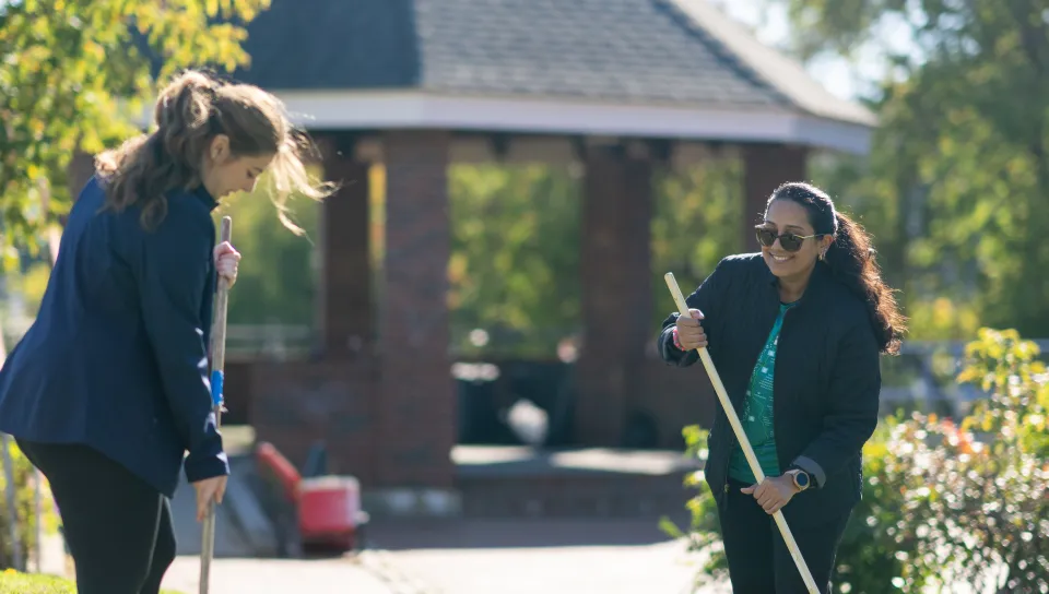 UNE medical students give back to Biddeford with park cleanup “legacy event”