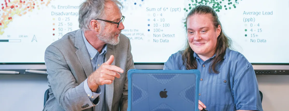 Ruth Ellis (Environmental Science, ’25) and Cameron Wake, Ph.D.discuss pollution data visualizations including maps showing disadvantaged populations and PFAS levels across Maine.