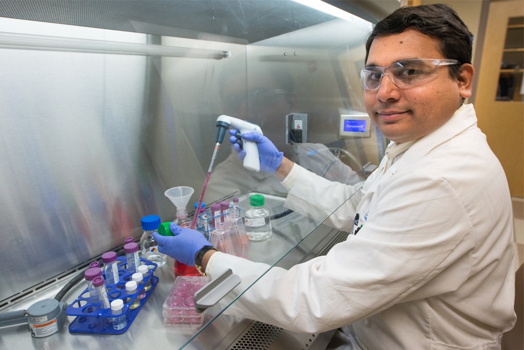 Srinidi Mohan working in a lab