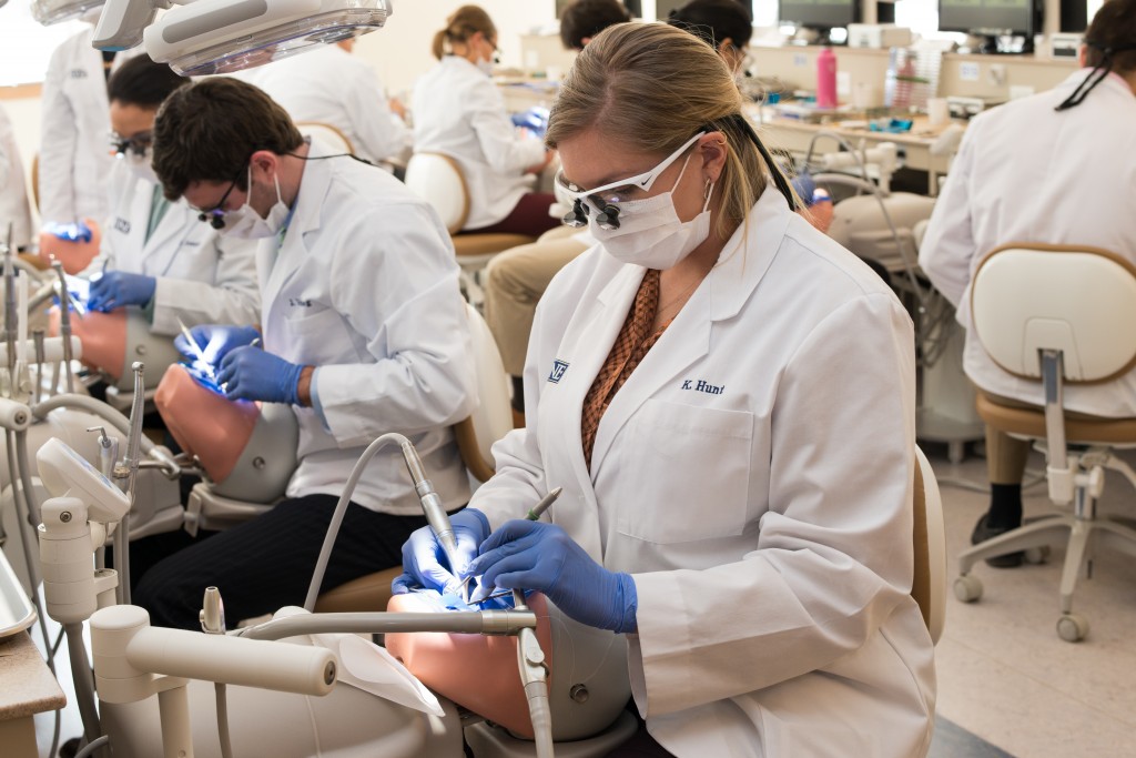U N E Dental Medicine students use patient simulators 