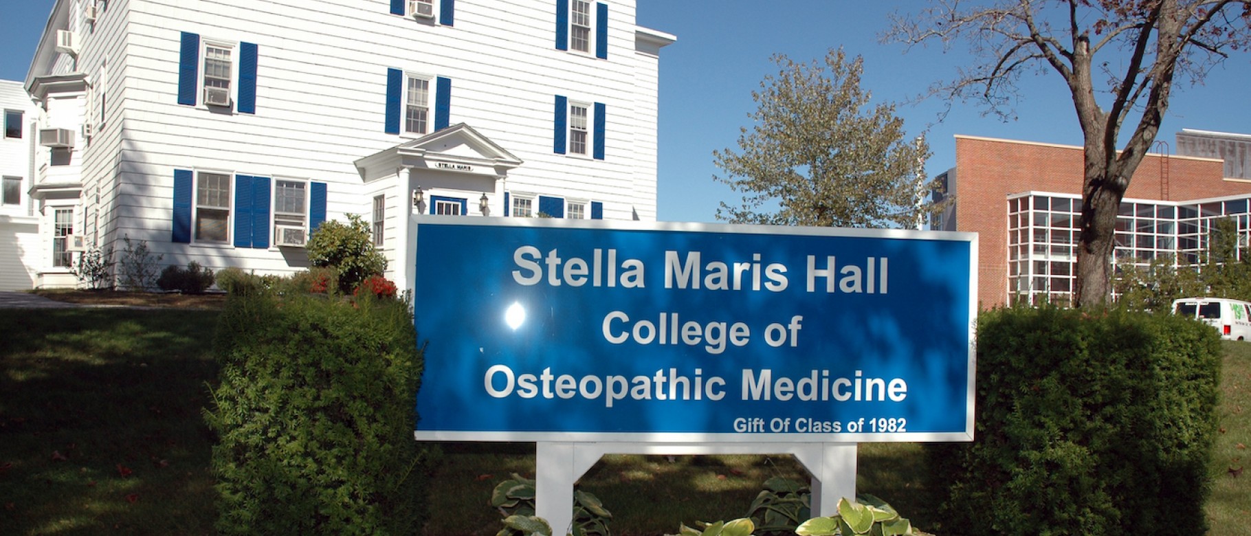 Stella Maris Hall, UNE COM