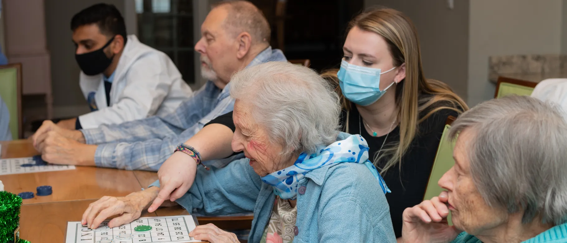 Samantha Morgan (D.O., ’25) plays bingo with a resident of The Cedars in Portland