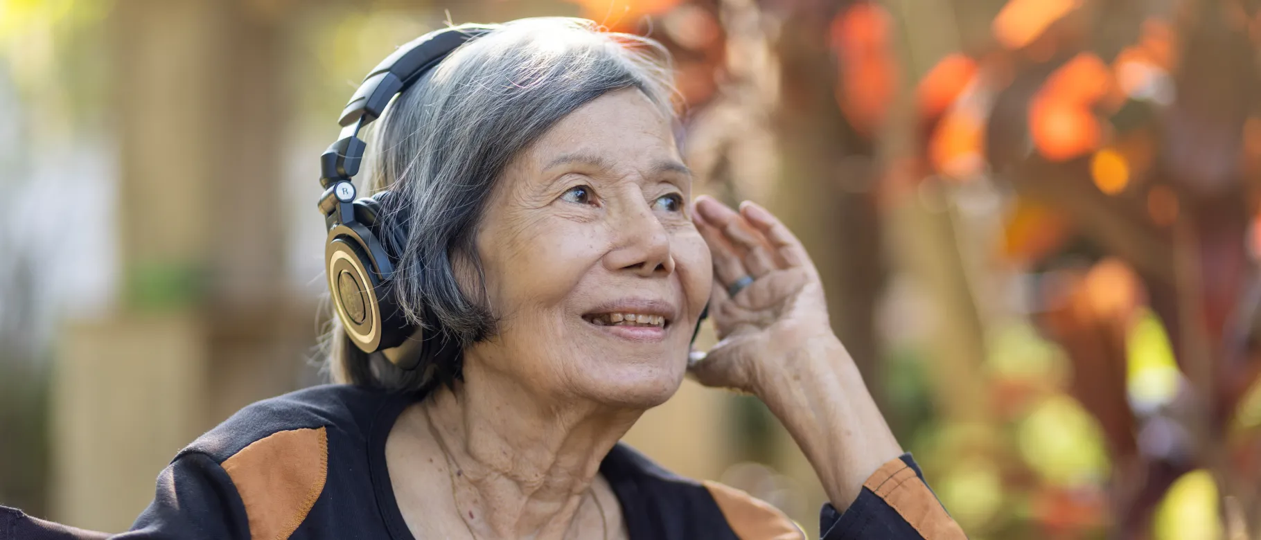 woman listens to music