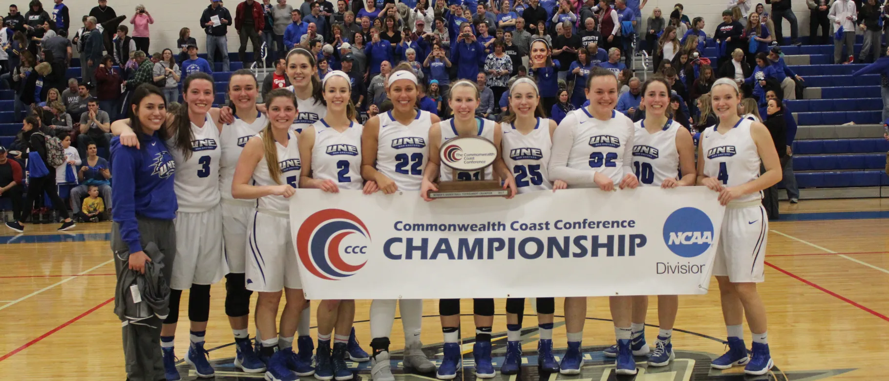 UNE women's basketball team
