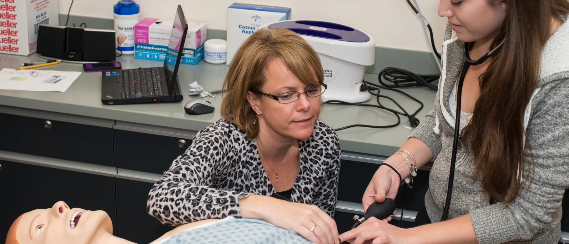 Interprofessional Simulation and Innovation Center Director Dawne-Marie Dunbar guides student through a training experience
