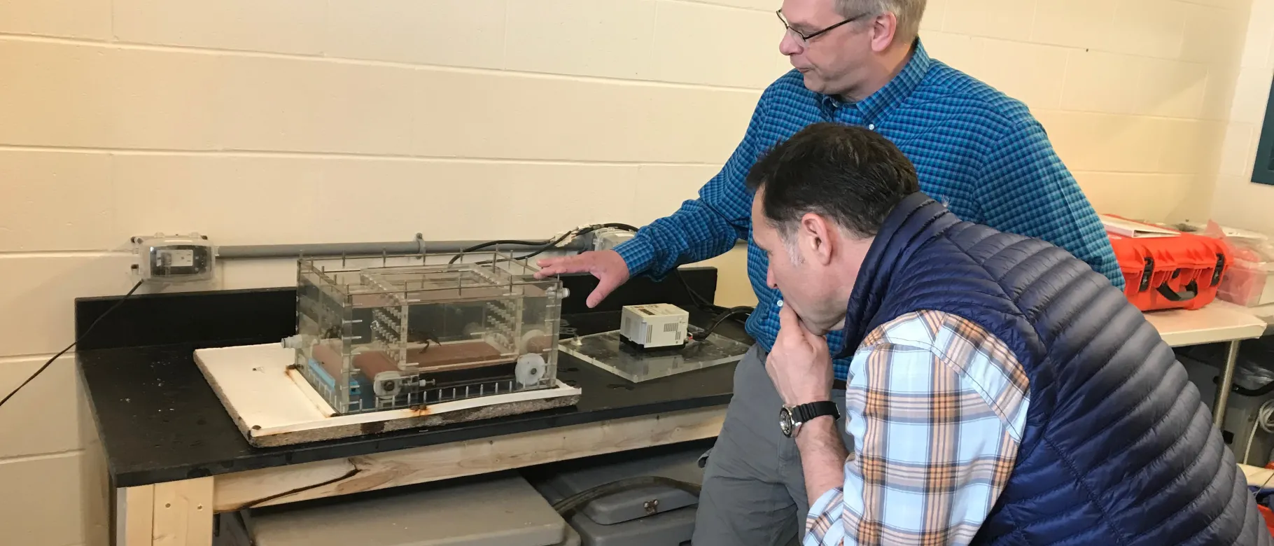 Markus Fredrich shows WCVB's Ted Reinstein how his treadmill for crabs works