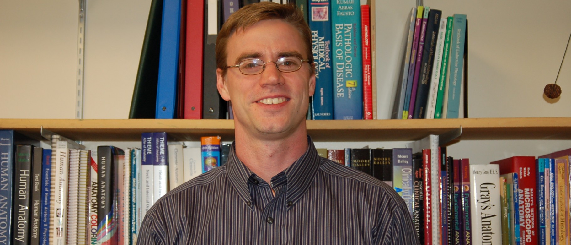 Mark Schuenke recognized with the Silas Weir Mitchell Award for his teaching and work 