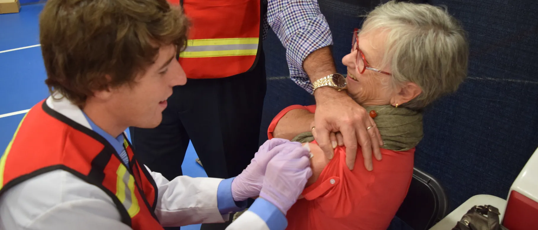 A UNE medical student volunteers at a vaccination clinic