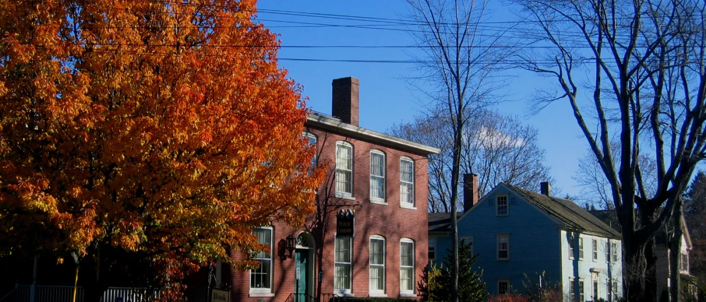 U N E surrounding city of Biddeford in the fall