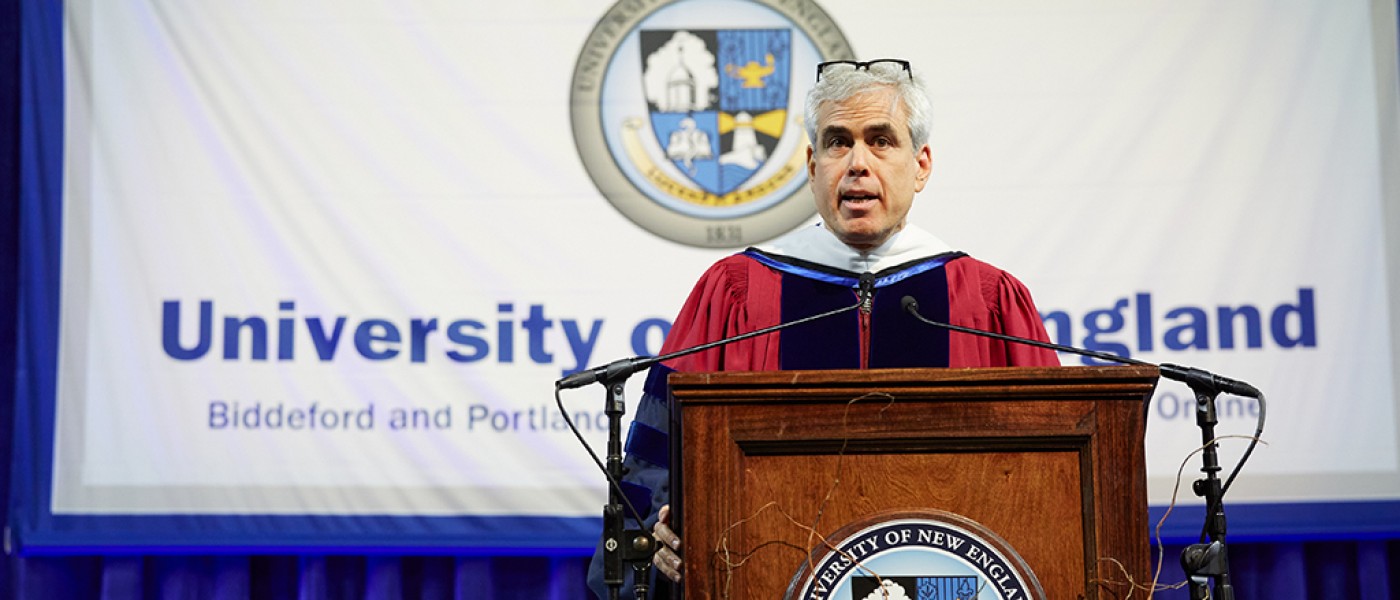 Jonathan Haidt speaks to the crowd from the podium