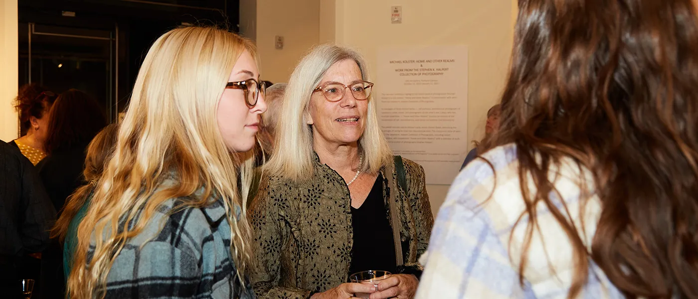 CGH Course Students talking with the speaker at the reception before the lecture