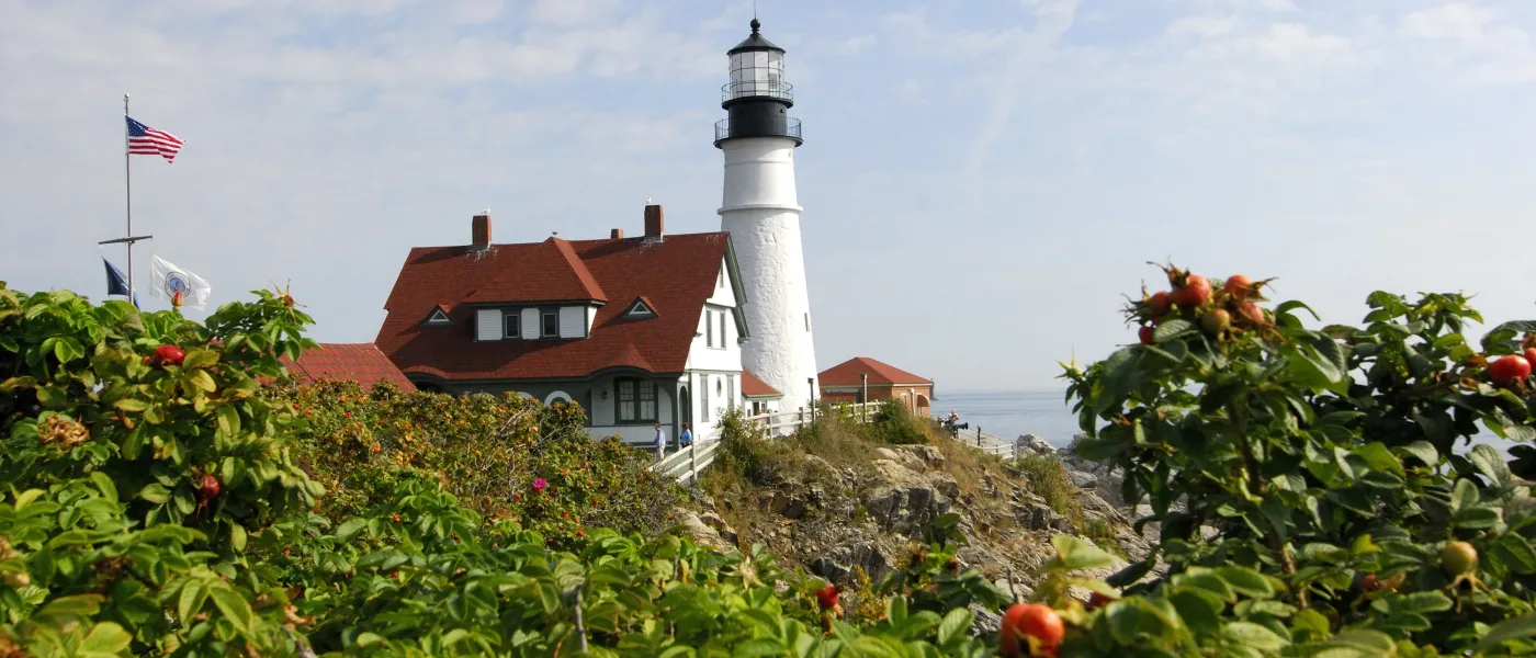 U N E surrounding city of Portland at Portland Headlight