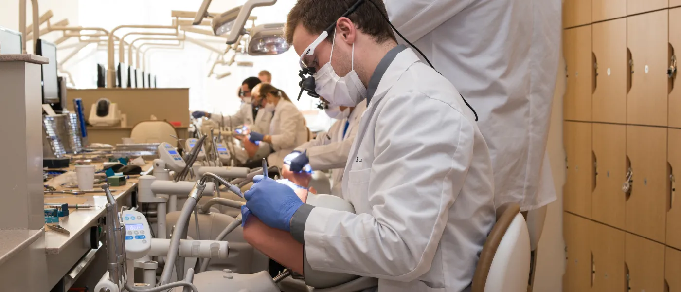A U N E dental students practice a new technique using patient simulators