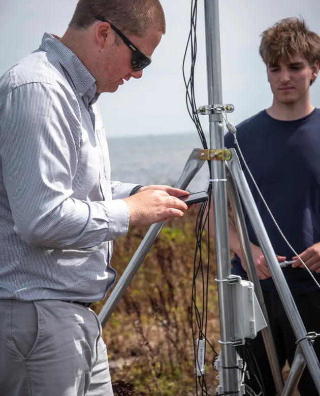 Will Kochtitzy reads sensor data on his smartphone