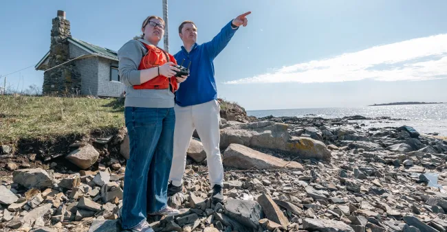 UNE installs seismograph on Ram Island