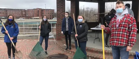 Student volunteers get ready to clean up Biddeford park