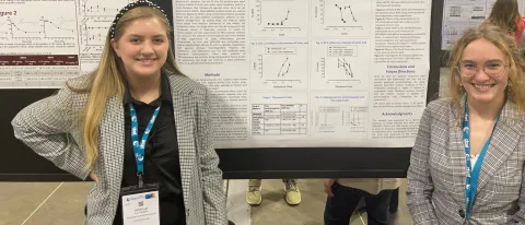 Hannah LaCourse, ‘23 (left) and Francesca Asmus, ‘22 (right) at the 2022 Experimental Biology meeting in Philadelphia in front of their poster