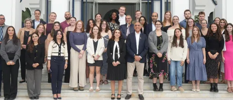 A group photo with Talwar and UNE constituents  