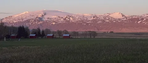 During a semester-long class, students in majors ranging from environmental sciences and outdoor business and innovation, worked with Icelandic businesses and presented solutions in-person 