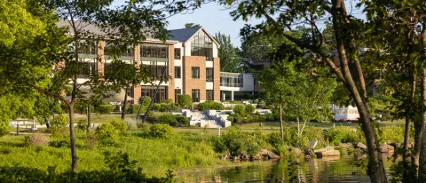 Assistant Professor Sam Slowinski to lead nature walk on UNE’S coastal campus on Oct. 4